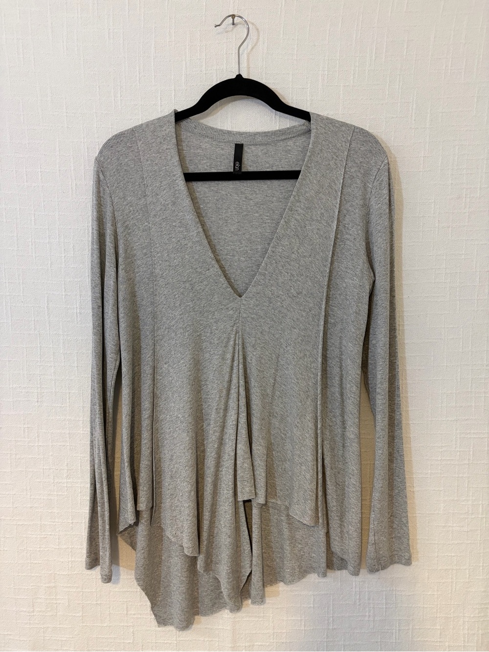 Elon Women’s Gray Solid V-Neck Pullover Knit Top Pleated Accents Long Sleeve M